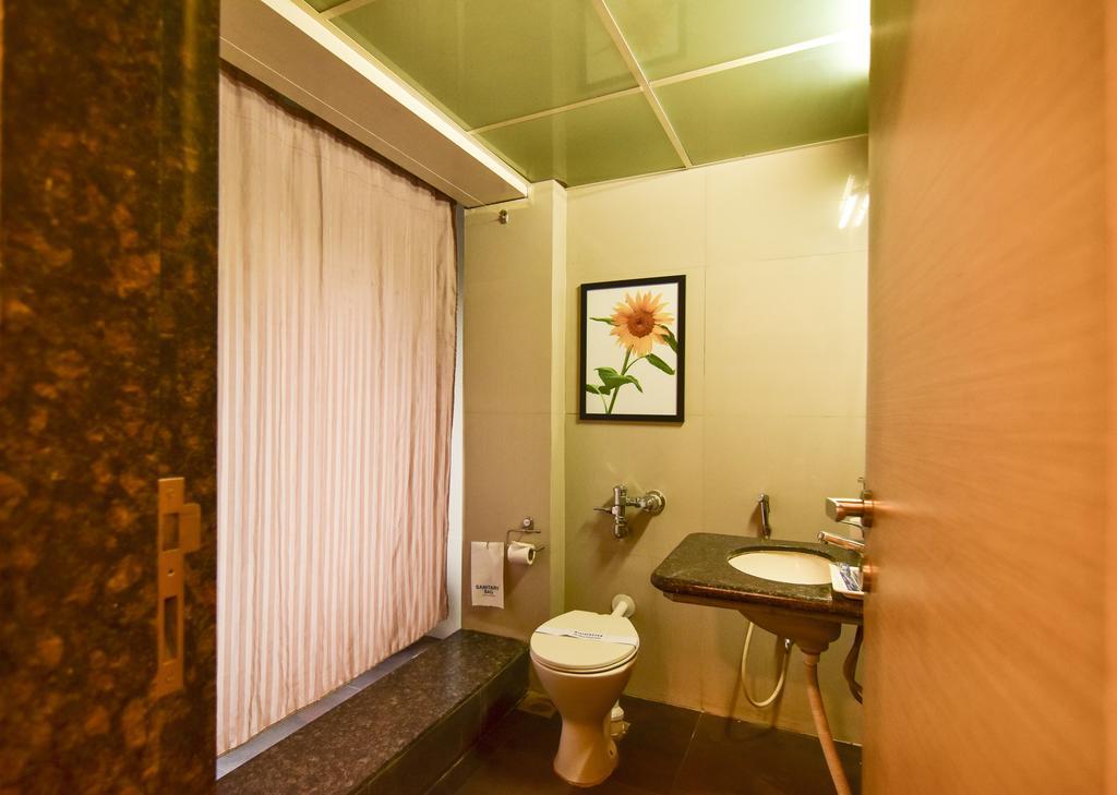 My Bizz Hotel Sapna Пюн Екстериор снимка